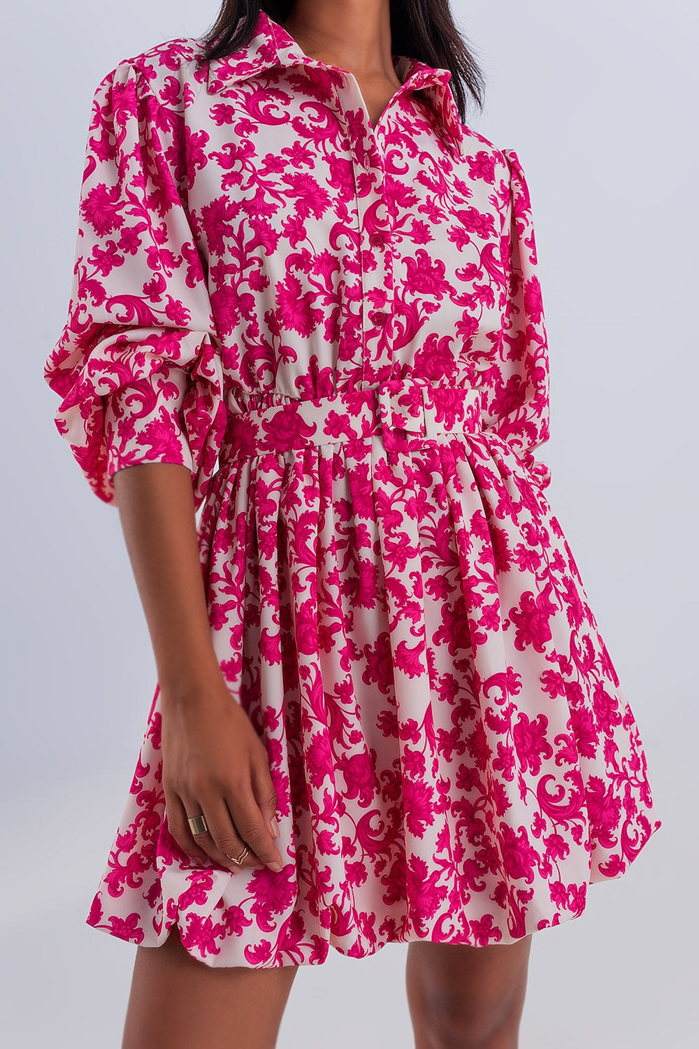 Vestido curto fúcsia largo com estampa floral vintage