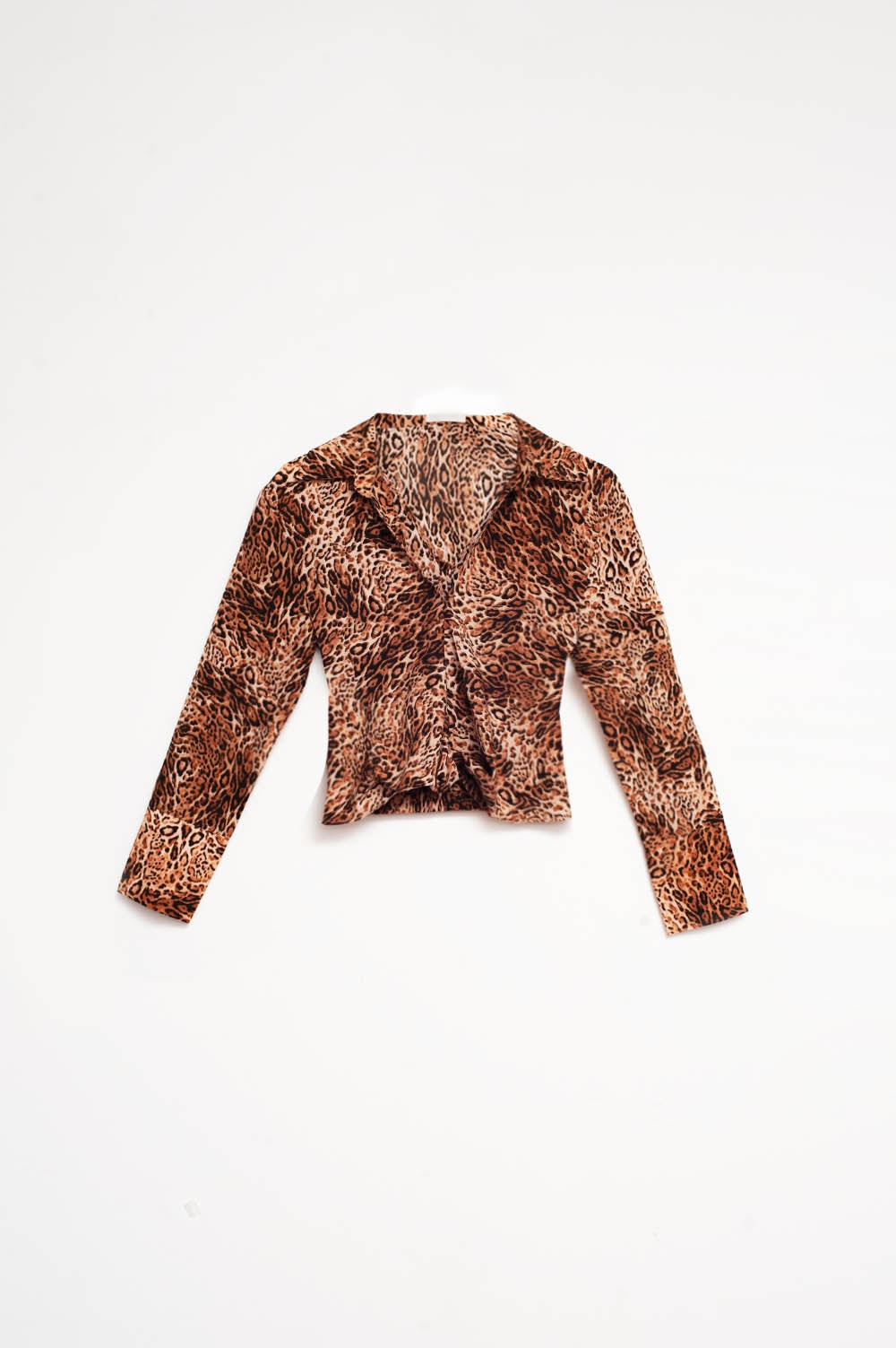 Camisa curta com estampa de leopardo