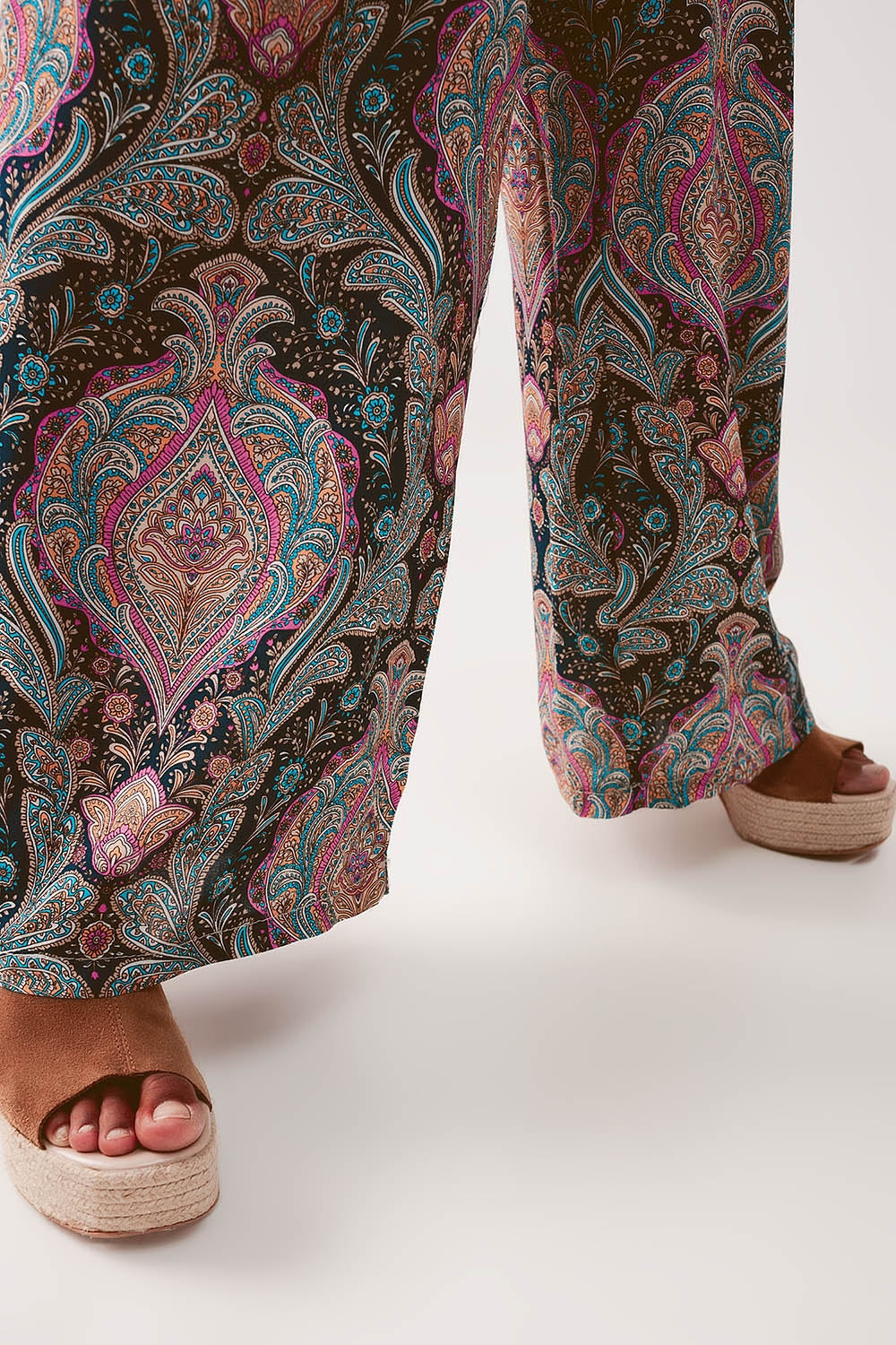 Macacão de perna larga em impressão paisley azul