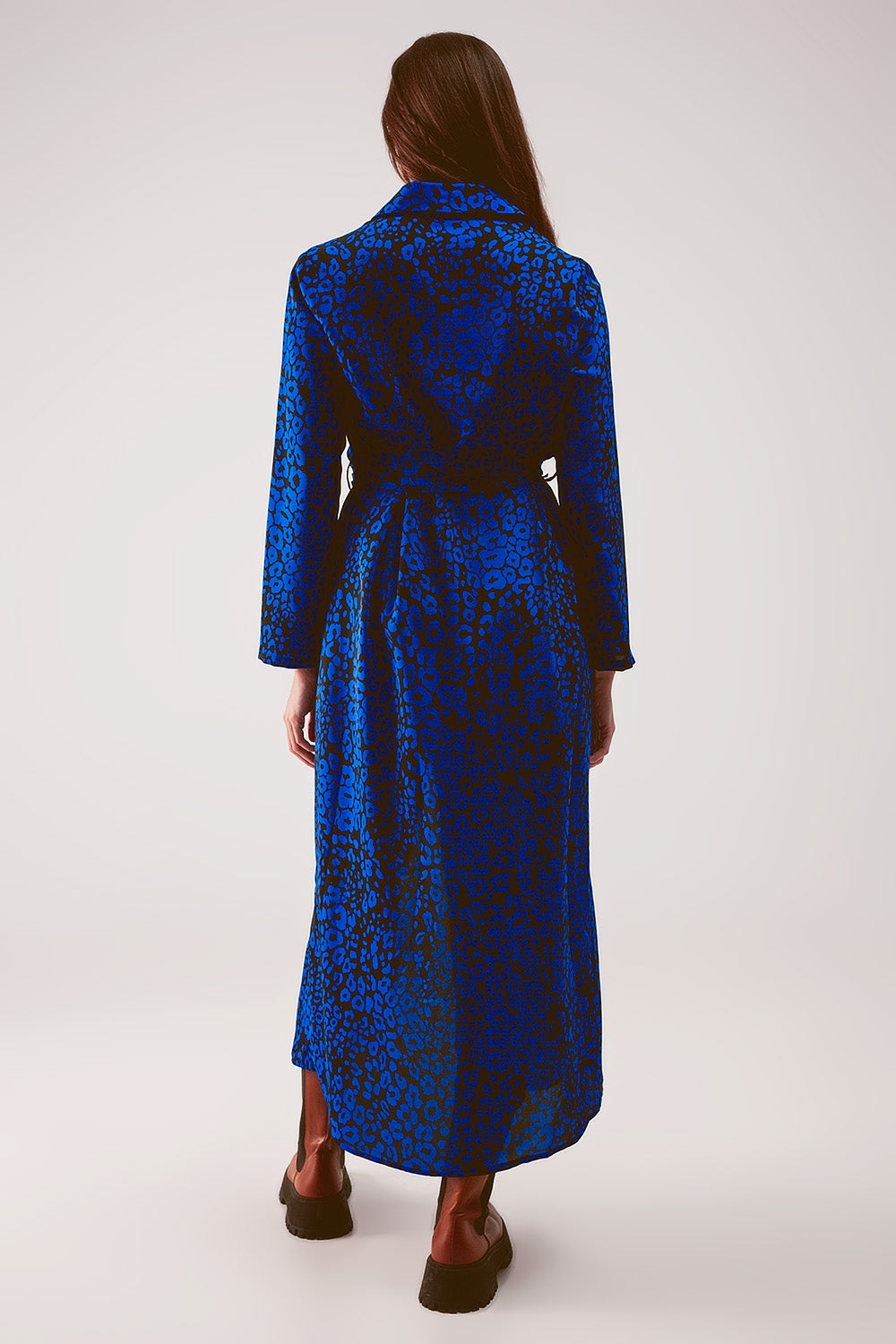 Vestido Maxi blusa com cinto e padrão de pele de animal em azul