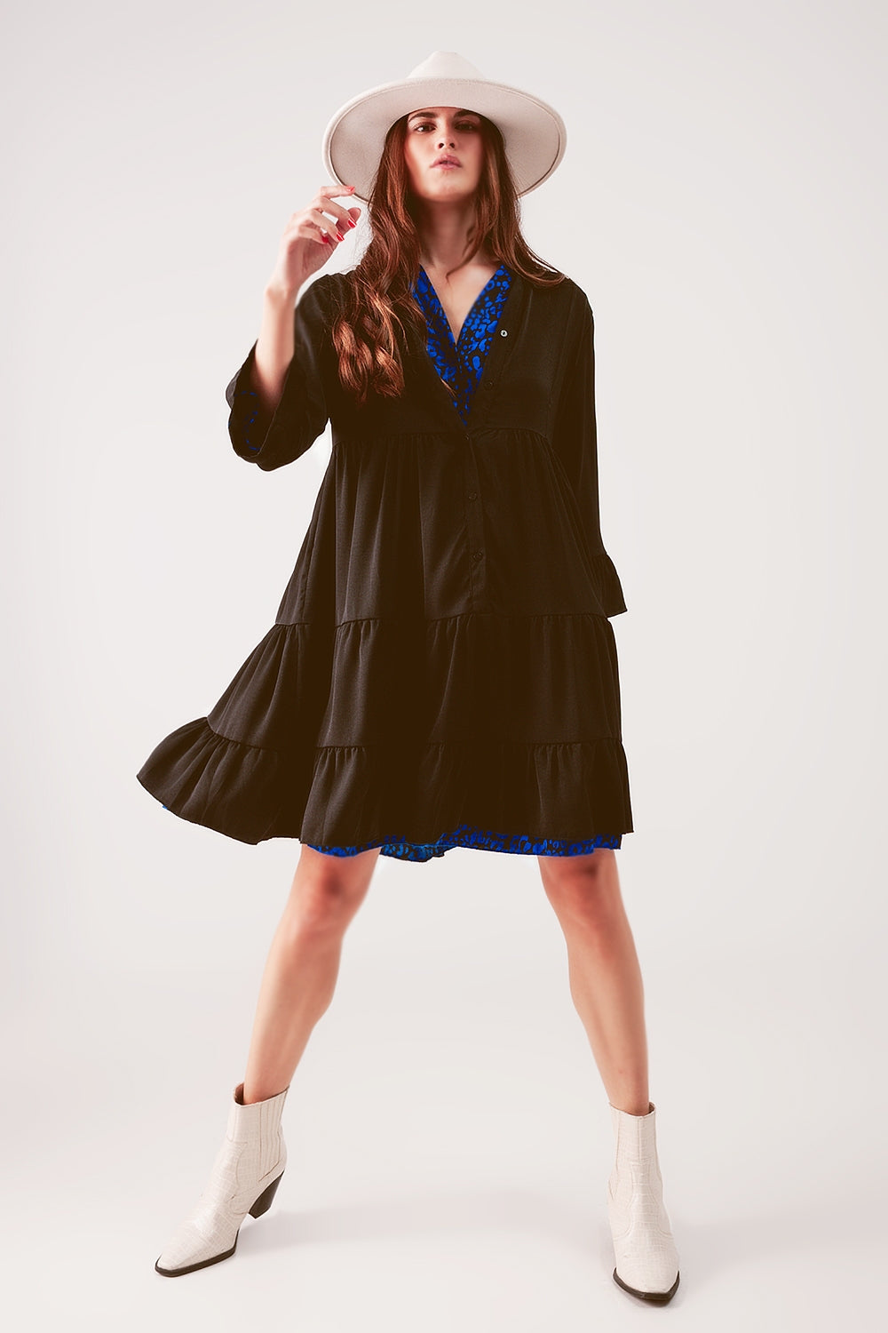 Vestido curto com desenho em camadas preto
