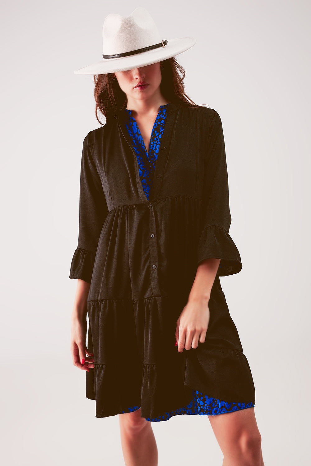 Vestido curto com desenho em camadas preto