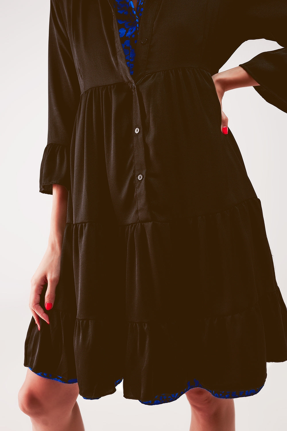Vestido curto com desenho em camadas preto