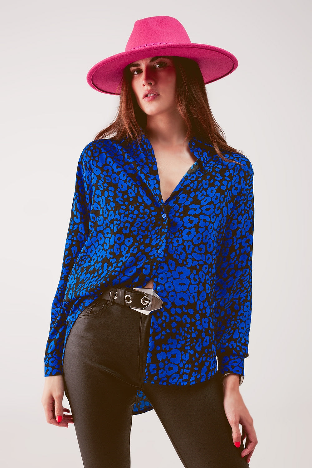 Camisa com padrão animal em cor azuis