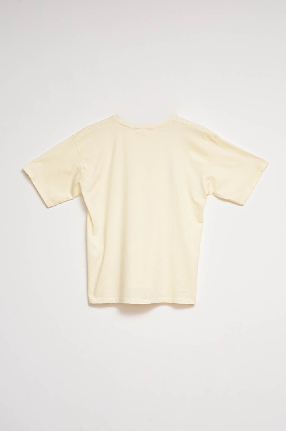 Camiseta com texto do distrito de Brooklyn em amarela