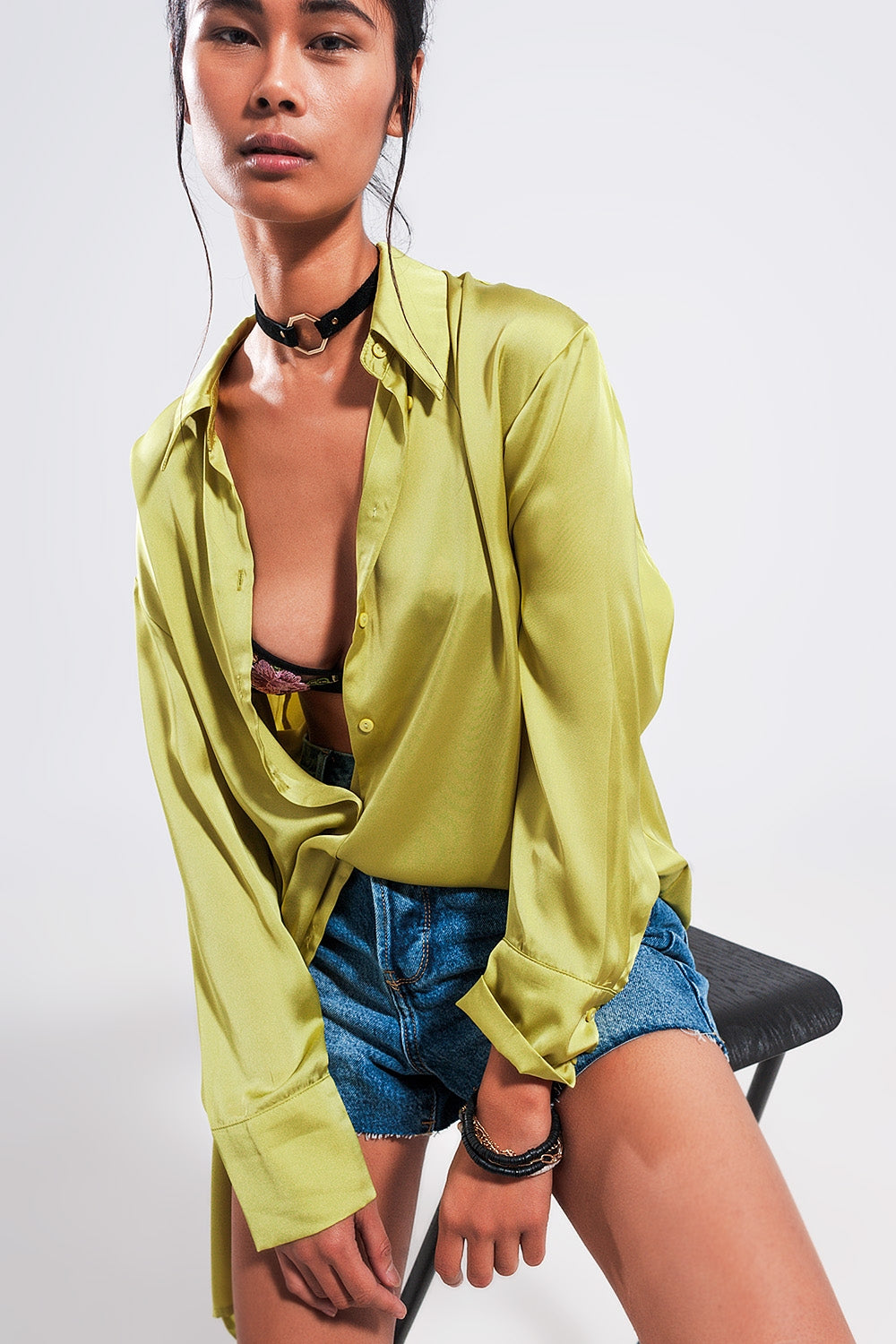 Camisa de botão de manga comprida de cetim verde