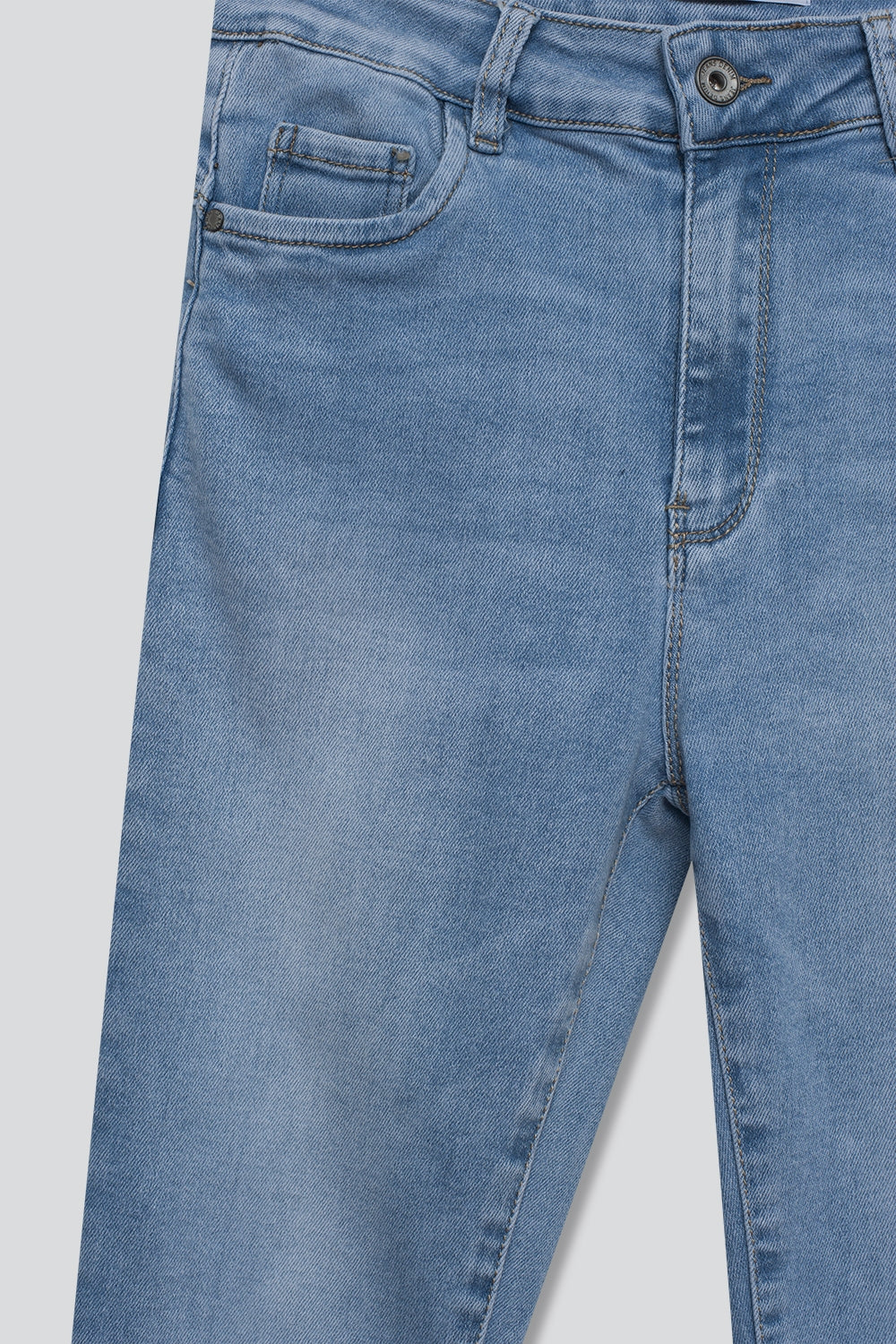 Calças de ganga super  skinny de cintura regular em lavagem clara com 5 bolsos