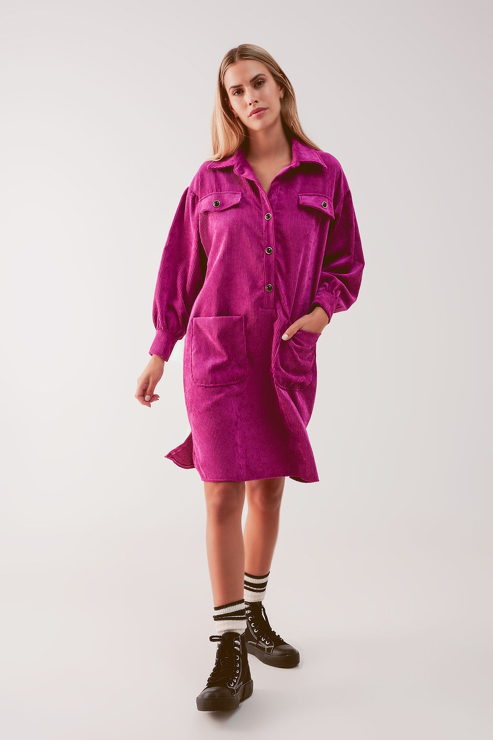 Mini vestido camiseiro de cordão em fúcsia