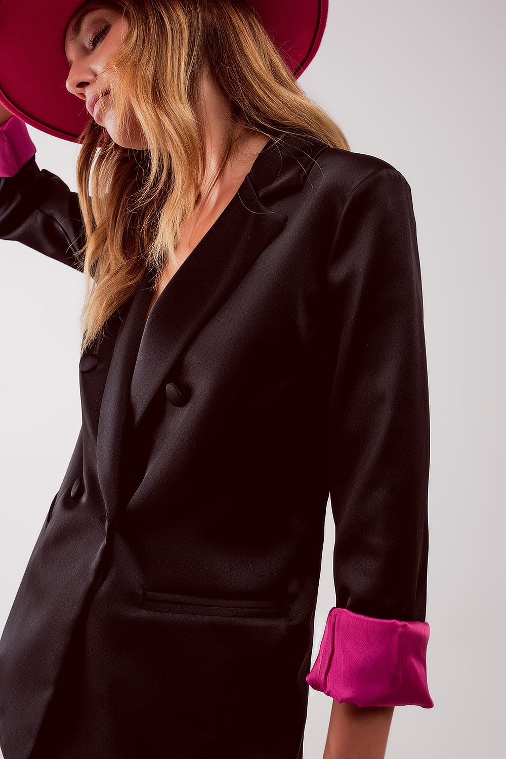 Elegante blazer de cetim com botões de peito duplo em preto