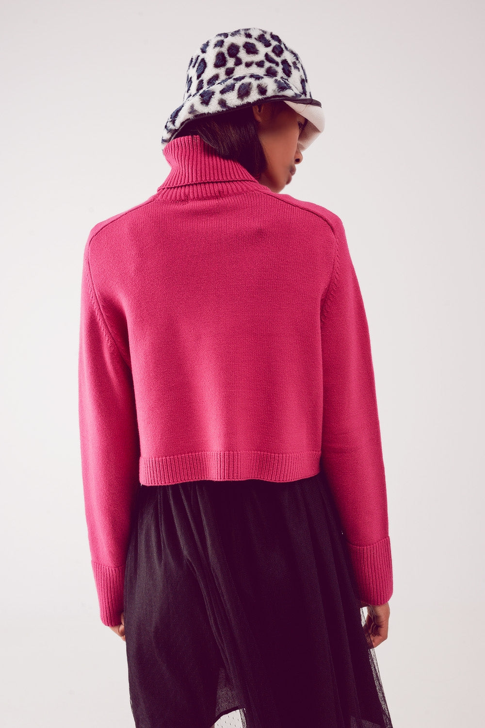 Camisola de pescoço alto cropped em fúcsia