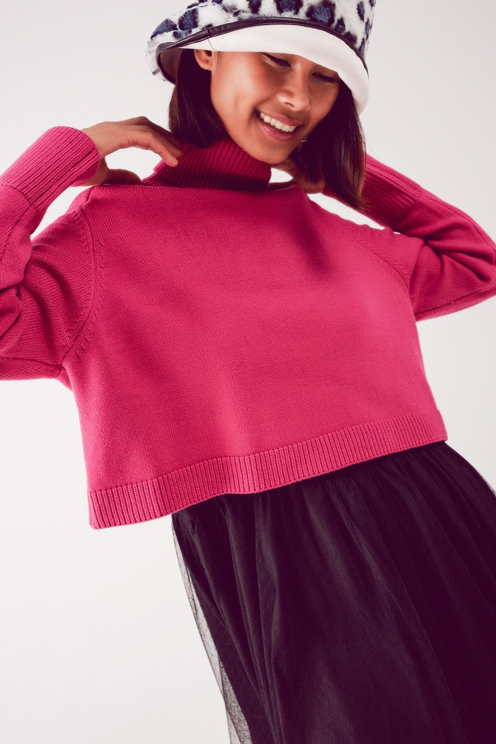 Camisola de pescoço alto cropped em fúcsia