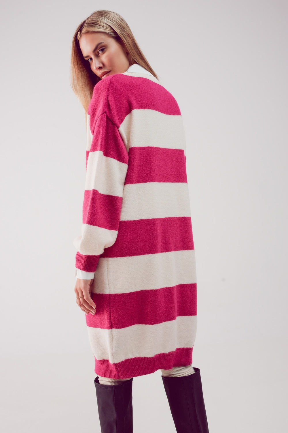 Vestido fuchsia e preto às riscas