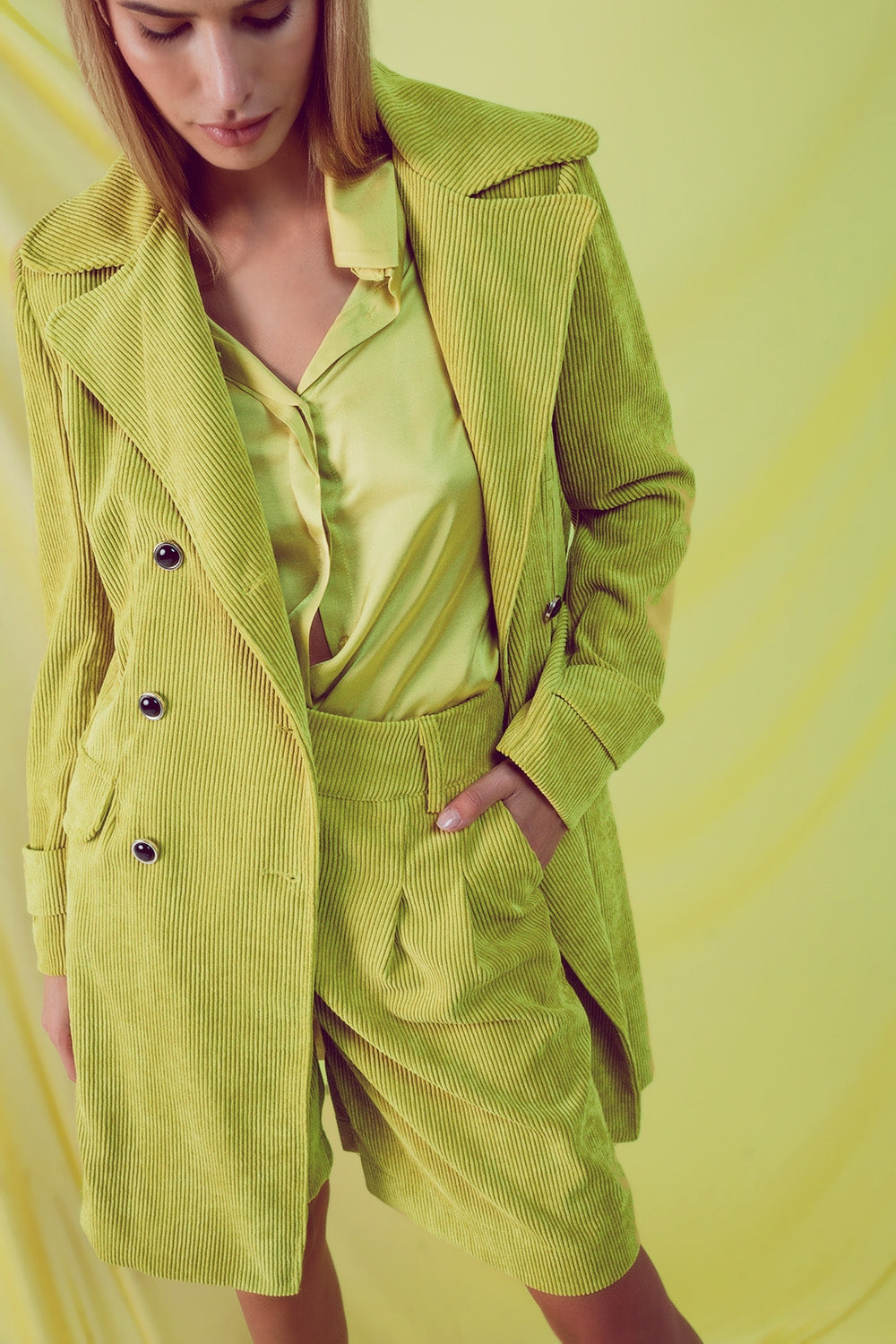 Blazer longa com botões vintage em cordão lima