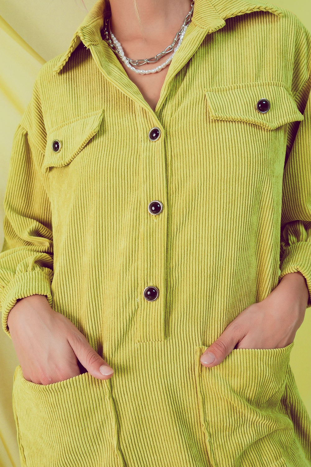 Mini vestido camiseiro de cordão em lima