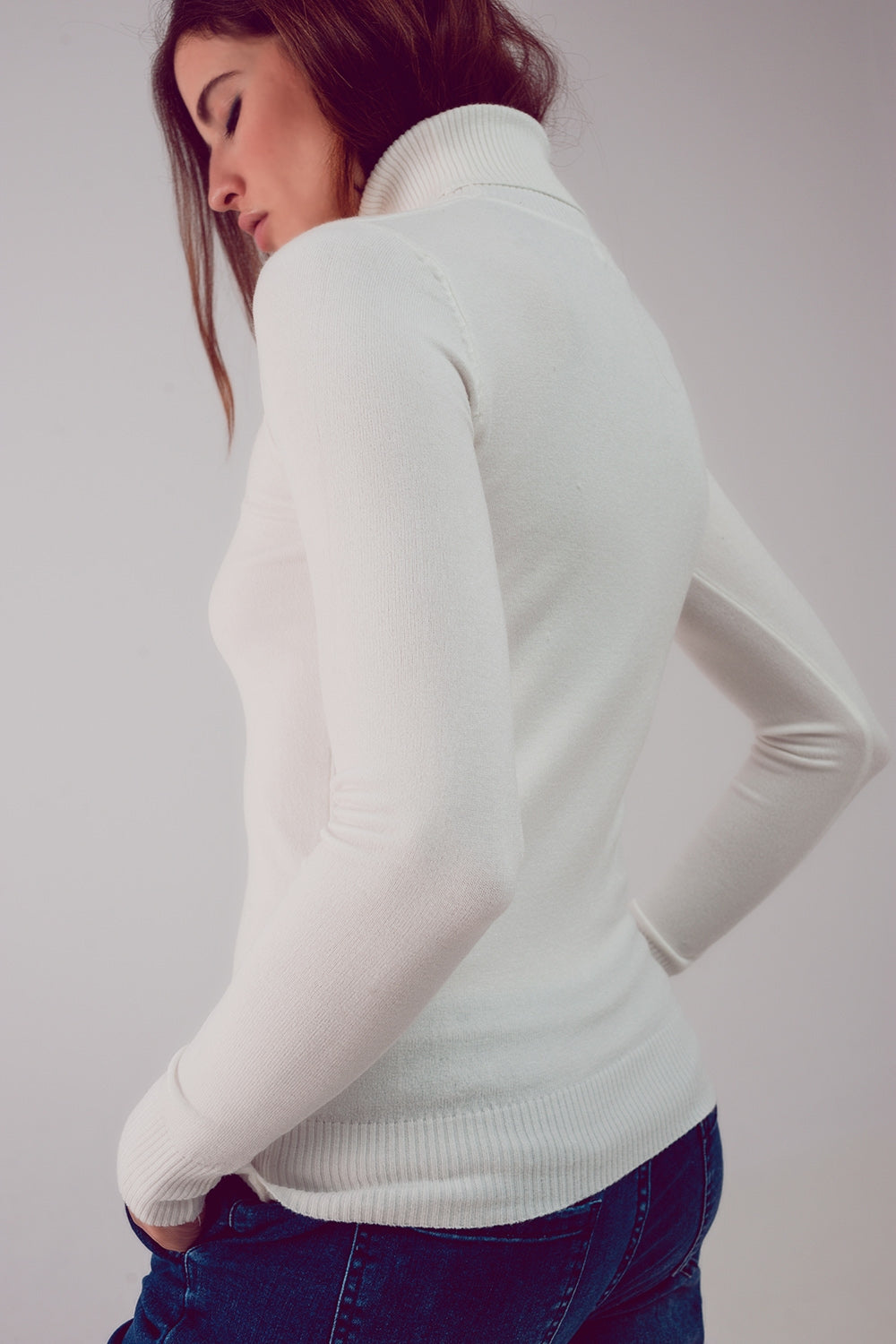 Camisola de malha fina de pescoço alto em crema