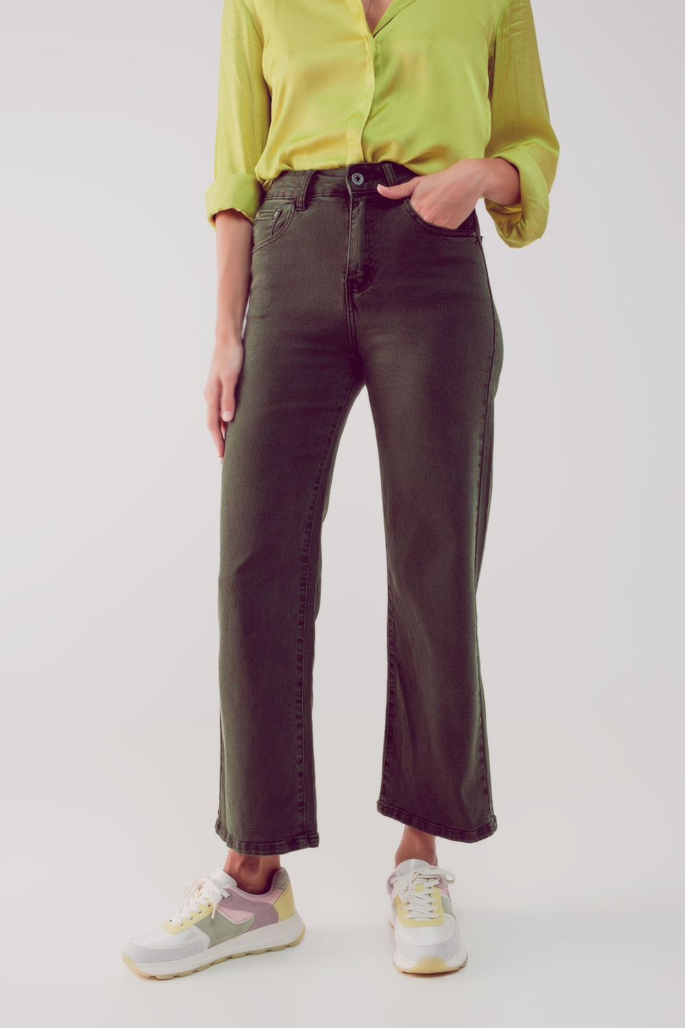 Jeans cropped de perna larga em cáqui