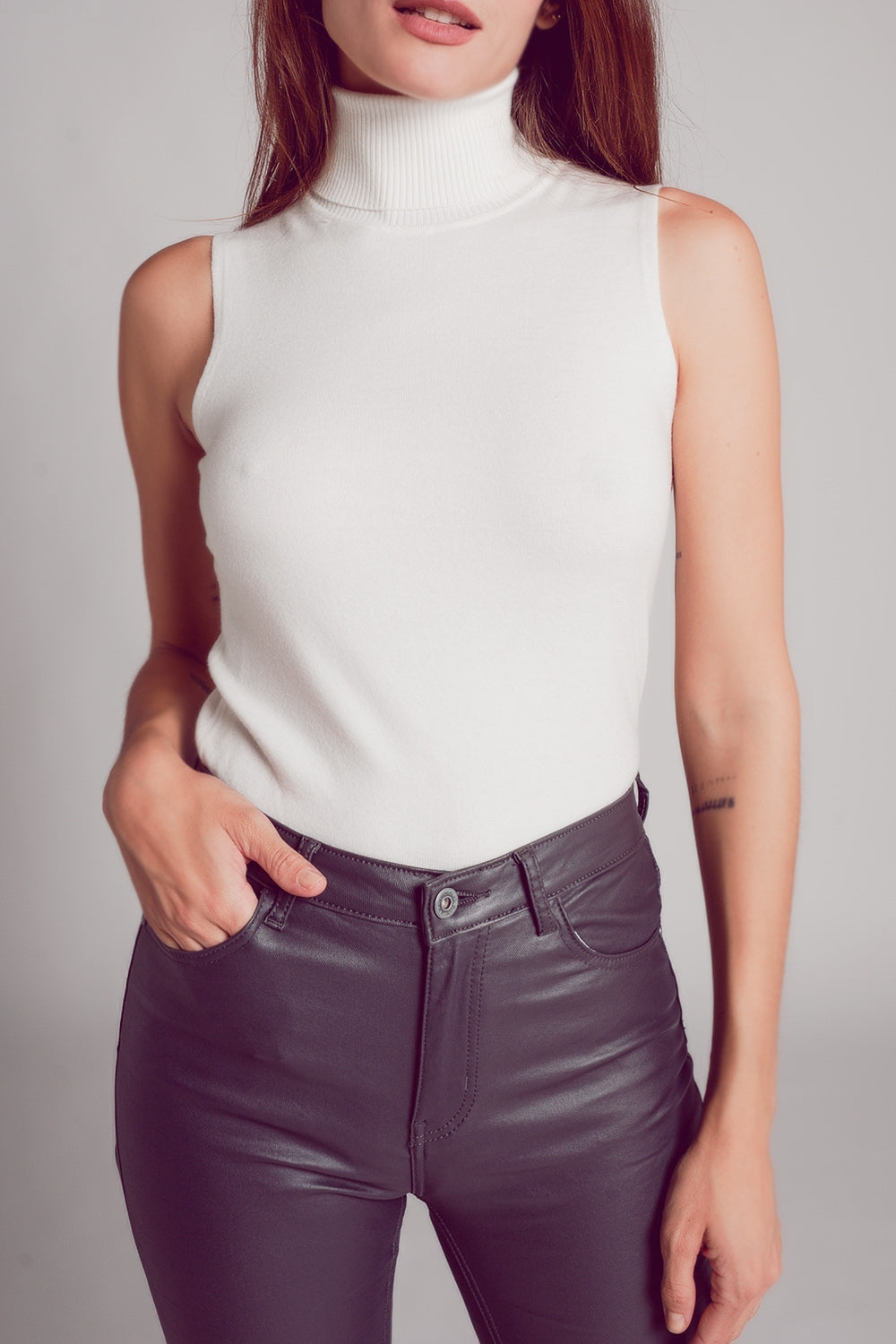 Camisola de malha sem mangas em creme