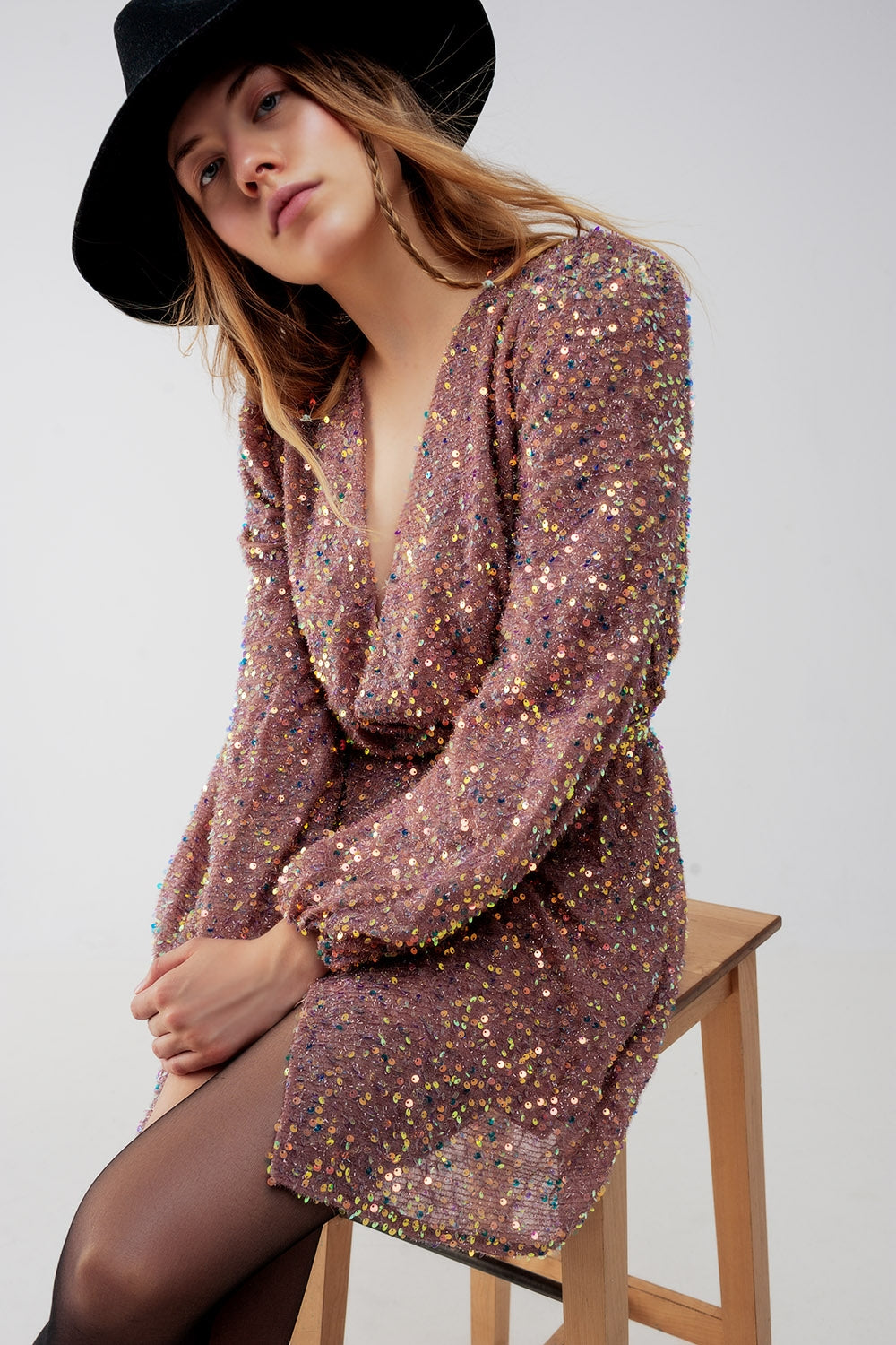 Mini vestido de lantejoulas em rosa