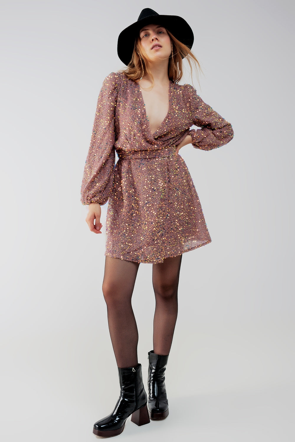 Mini vestido de lantejoulas em rosa