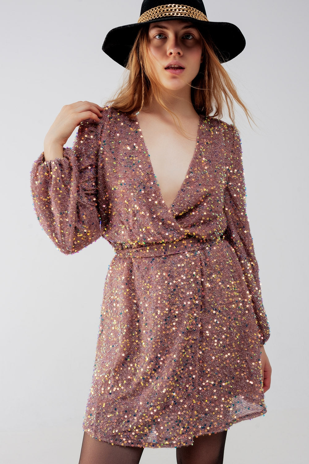 Mini vestido de lantejoulas em rosa