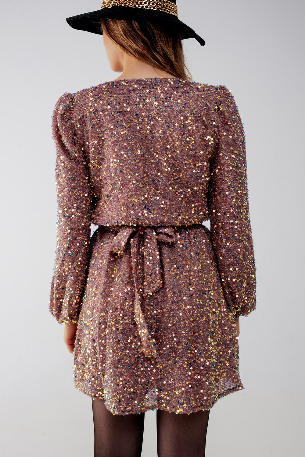 Mini vestido de lantejoulas em rosa