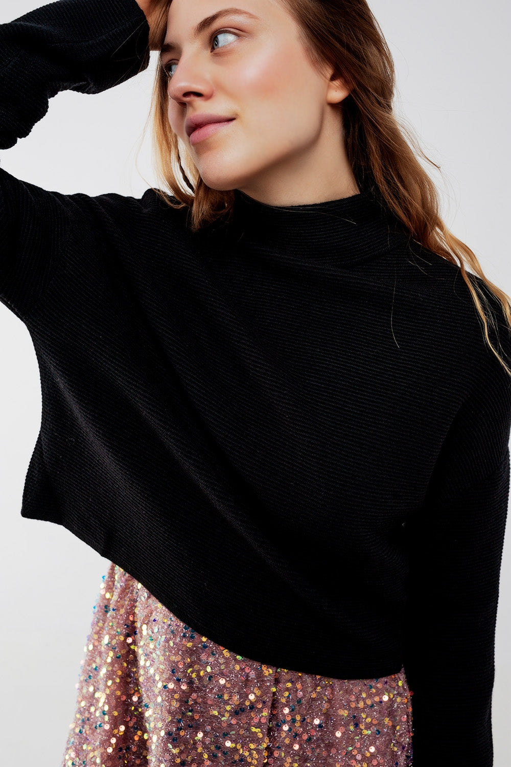 Camisola de gola rulê com nervuras na preto