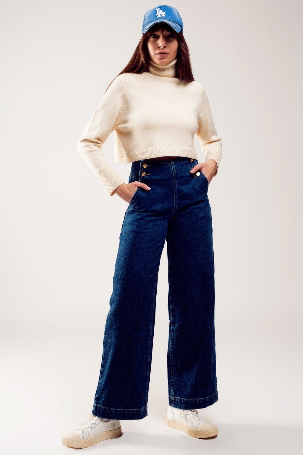 Camisola de pescoço alto cropped em creme