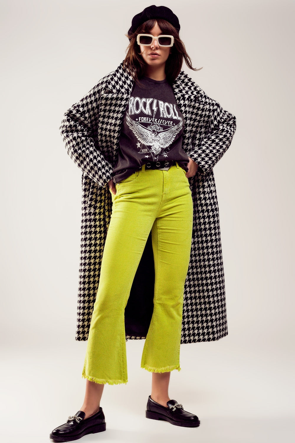 Calça flare de veludo cotelê verde lima
