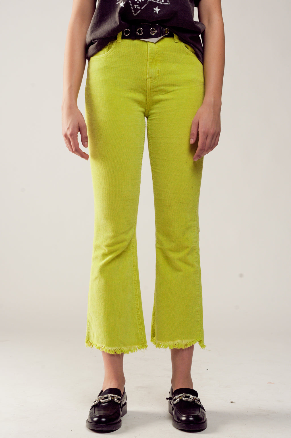 Calça flare de veludo cotelê verde lima