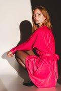 Mini vestido de cetim em vermelho