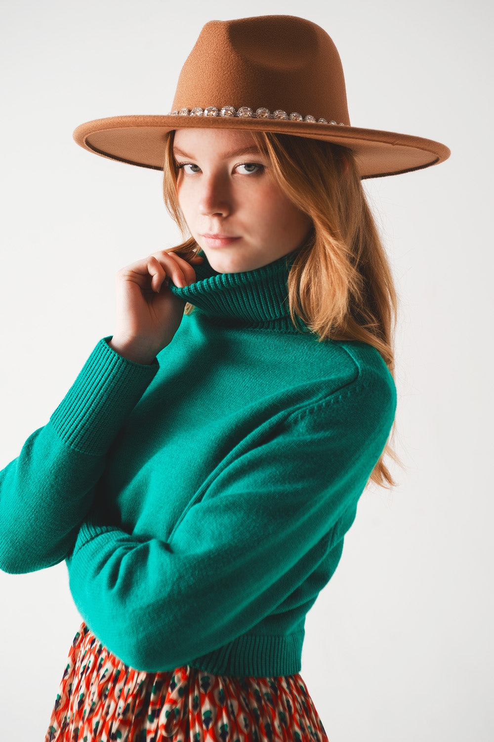 Camisola de pescoço alto cropped em verde