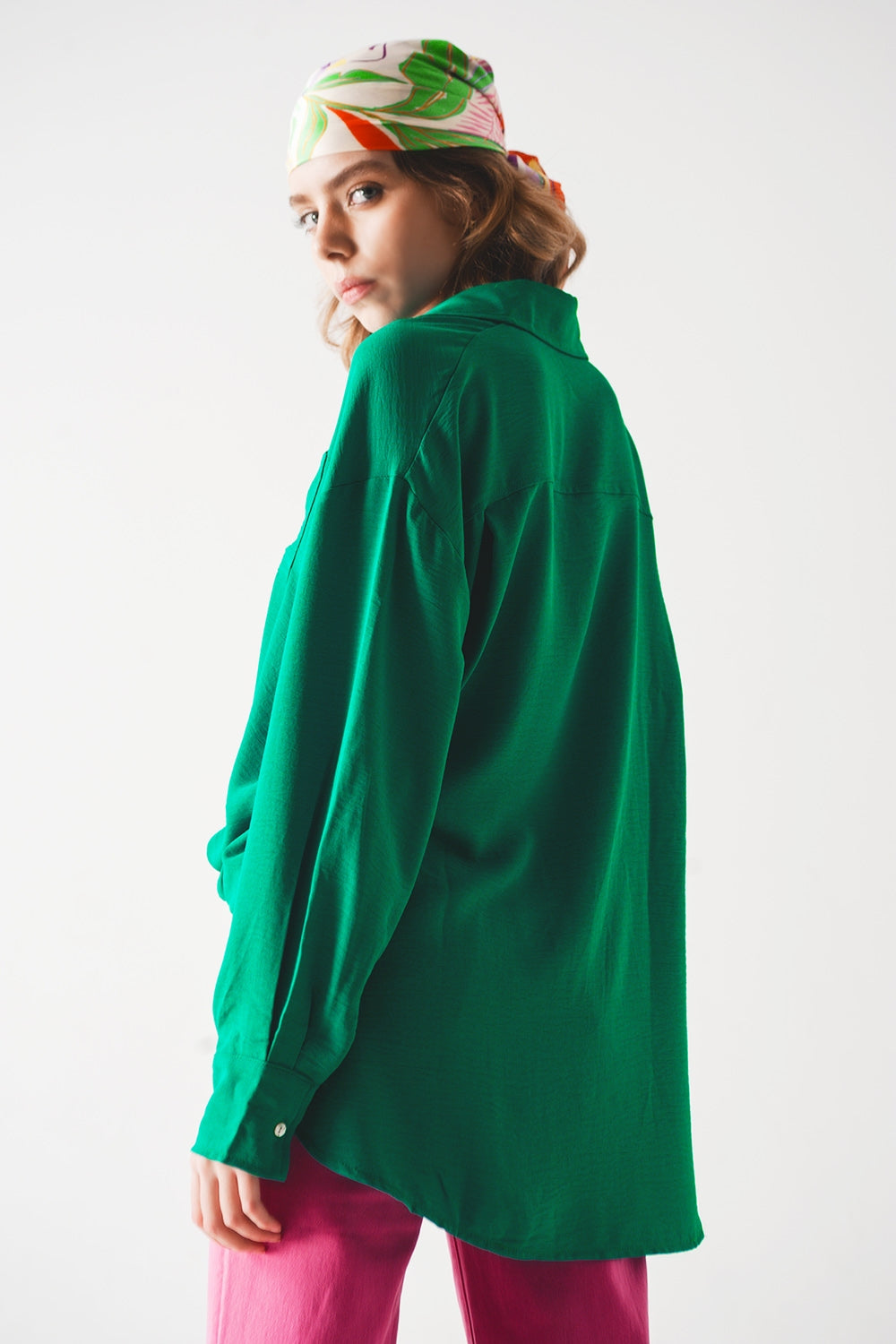 Camisa verde com detalhe de bolsillo