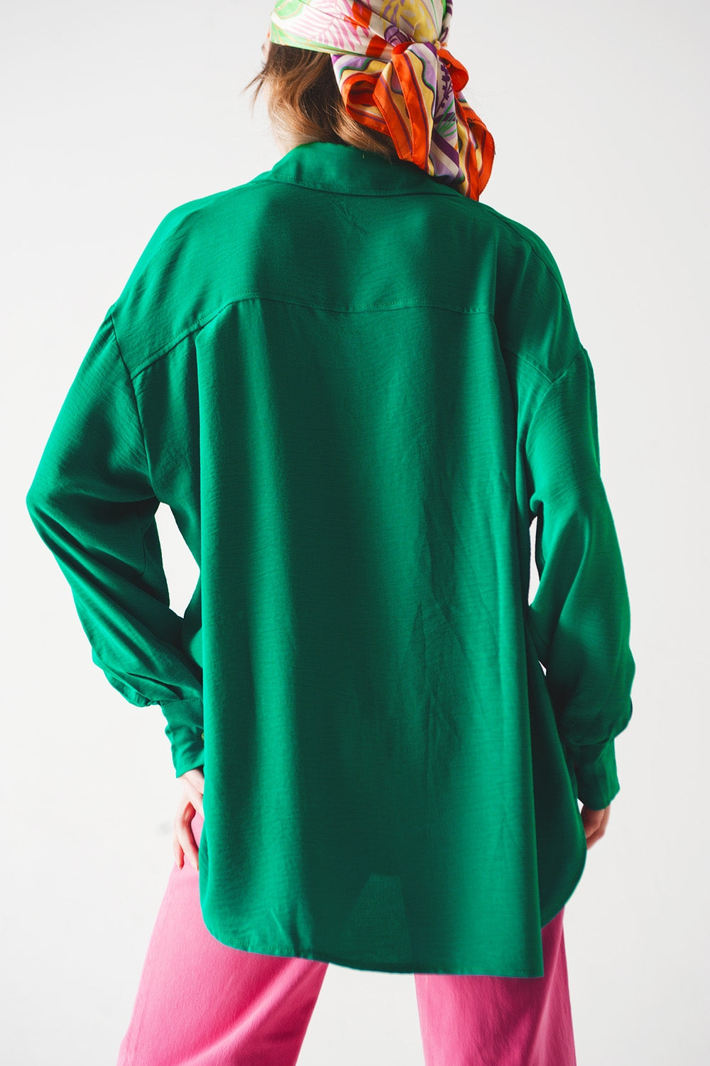 Camisa verde com detalhe de bolsillo