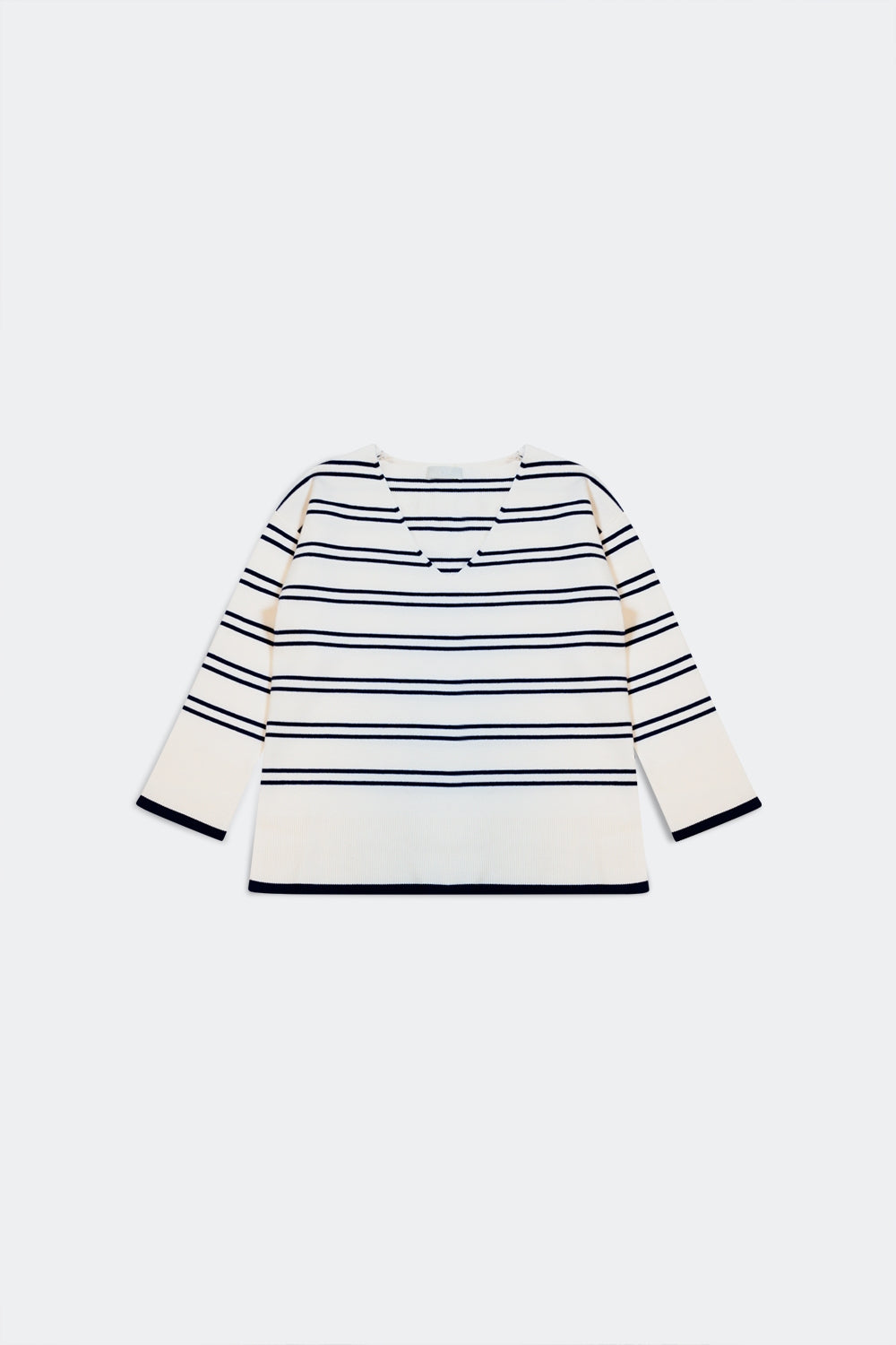 Camisola em branco com riscas marinhas
