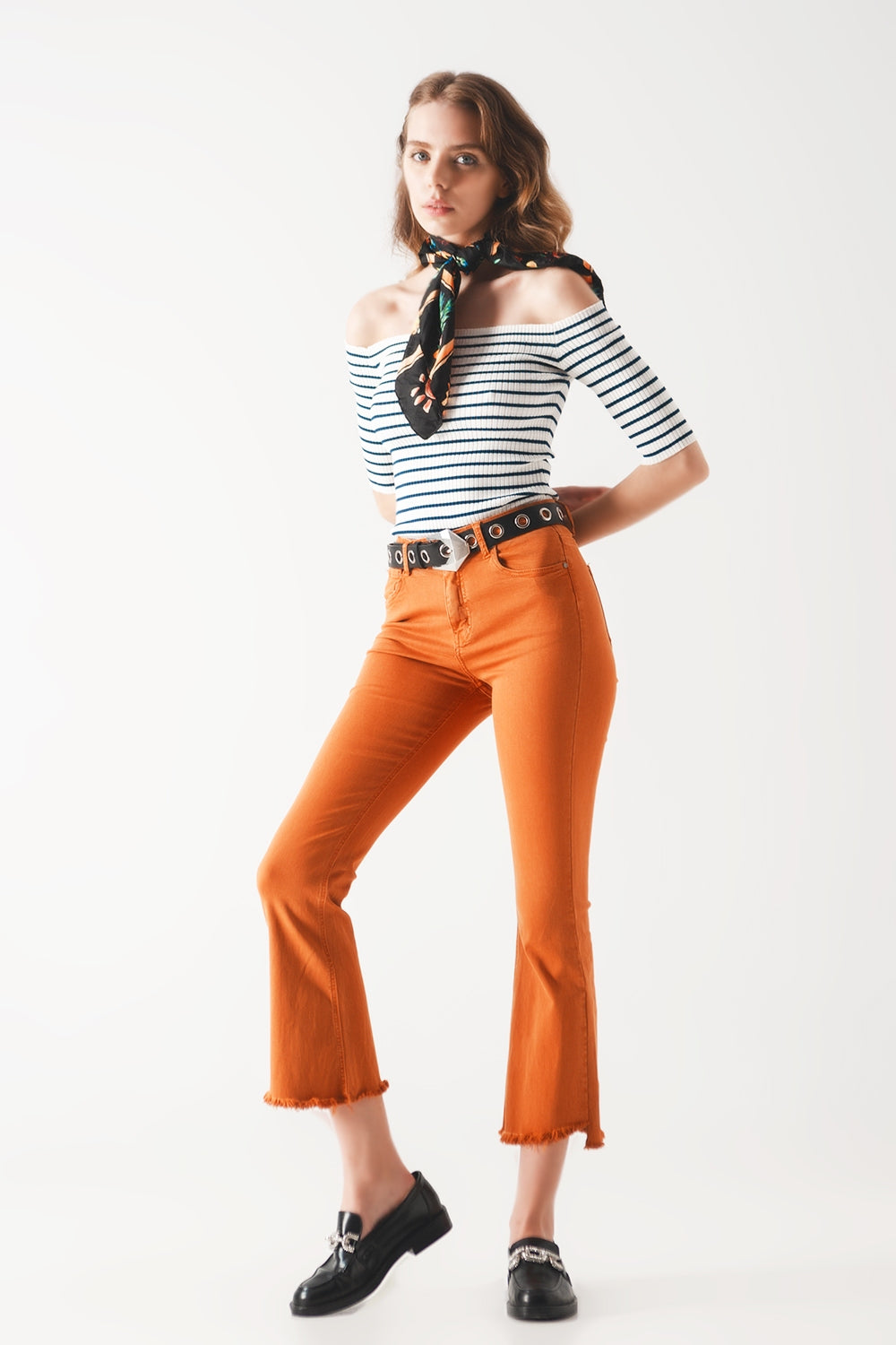 Top azul marinho listrado com decote Bardot