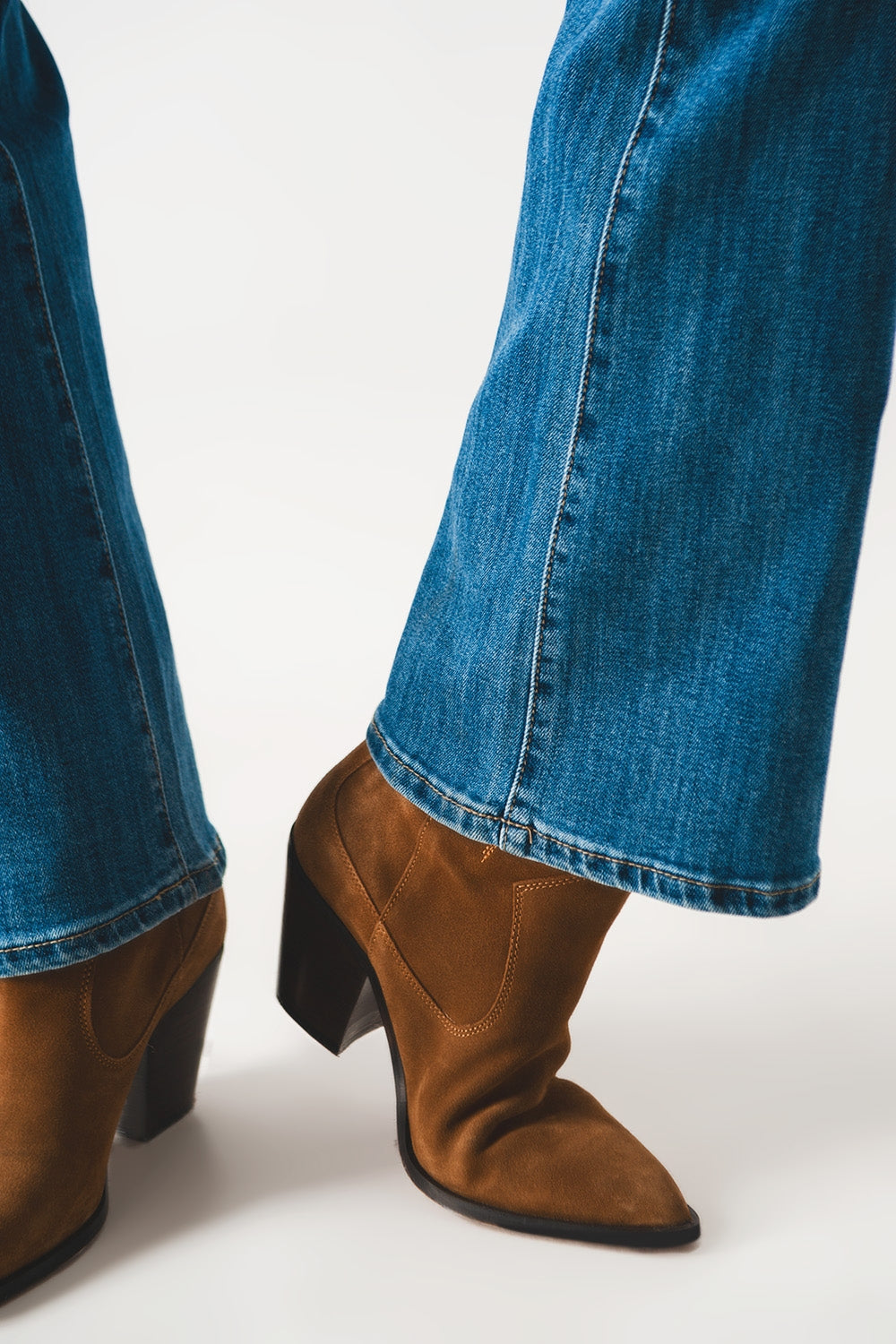 Calças de ganga azuis com corte bootcut