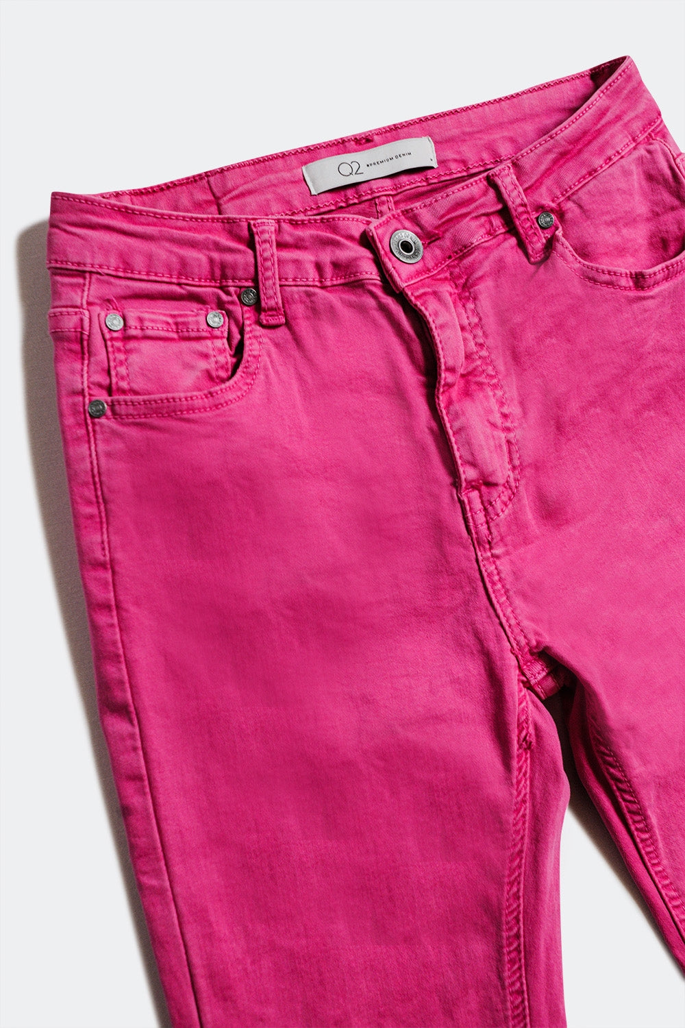 Calças de ganga em fuchsia com bainha por costurar
