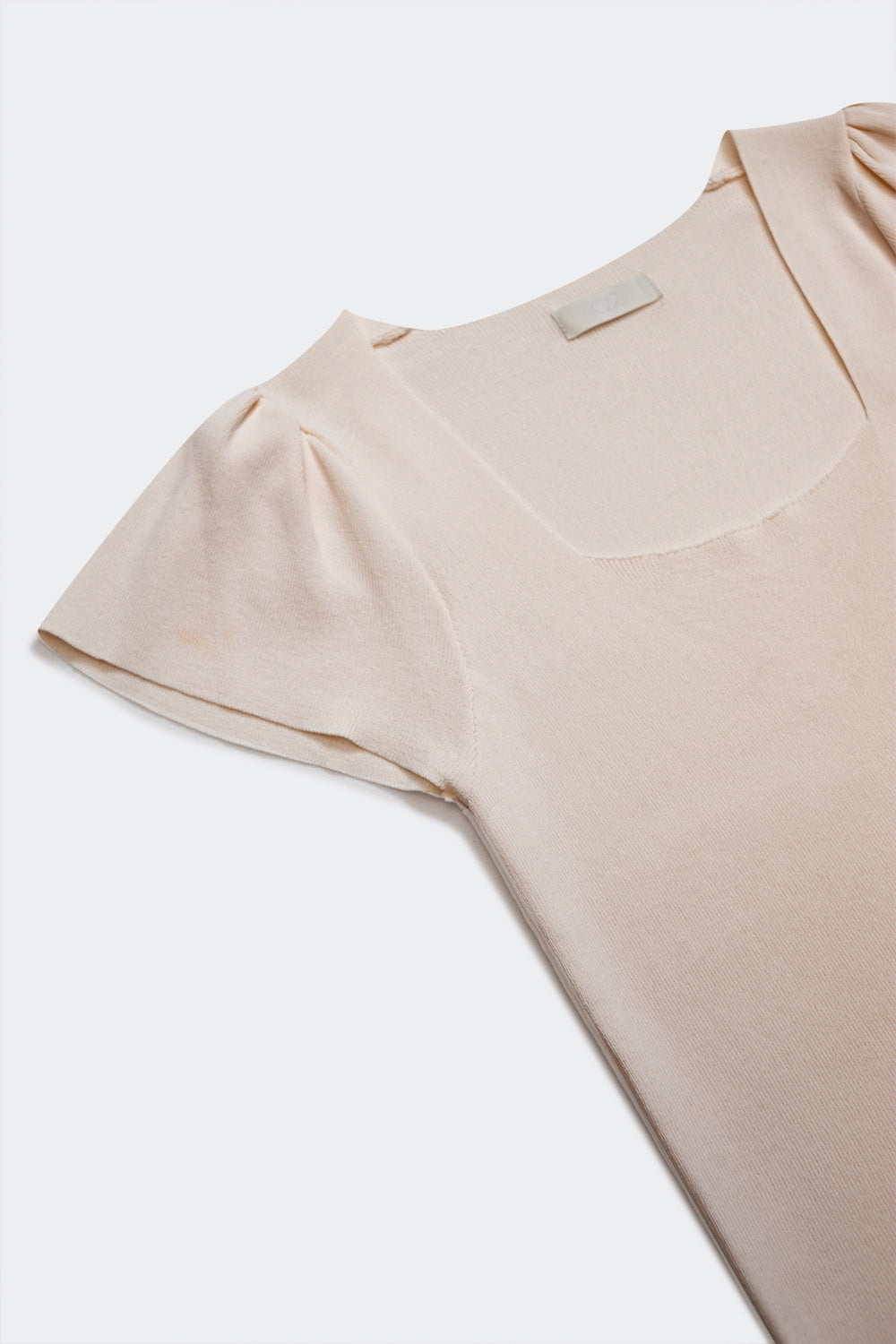 Camisola creme com decote quadrado e manga bufante