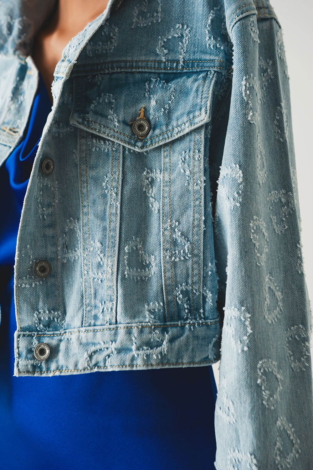 Jaqueta jeans superdimensionada com lavagem clara