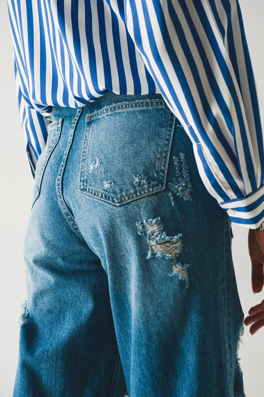 jeans boyfriend destruído em azul