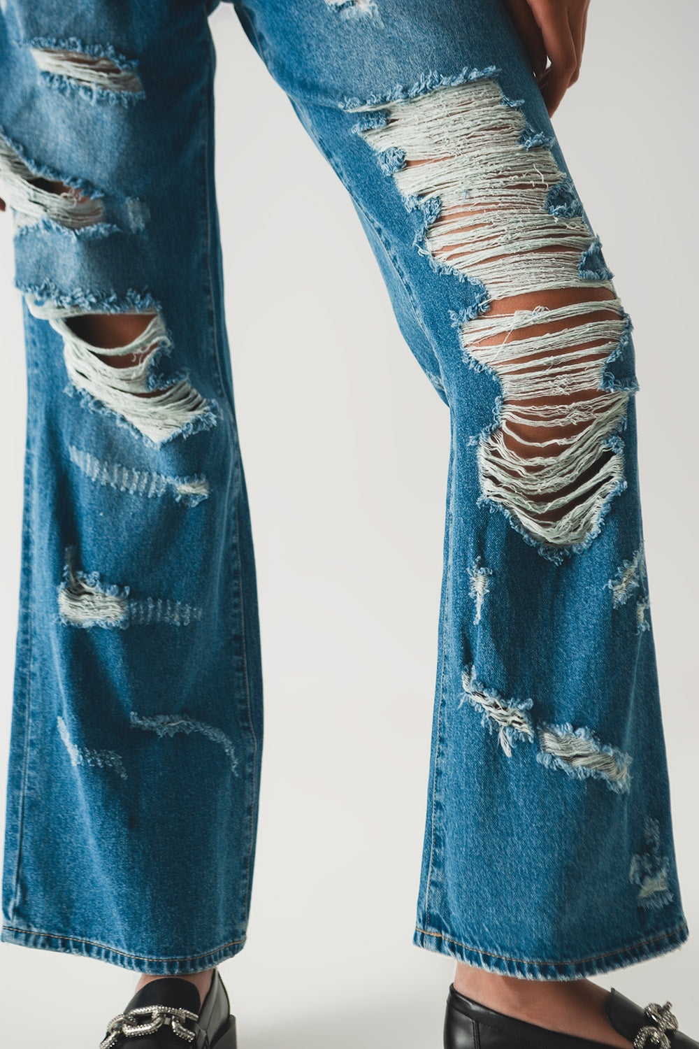 jeans boyfriend destruído em azul