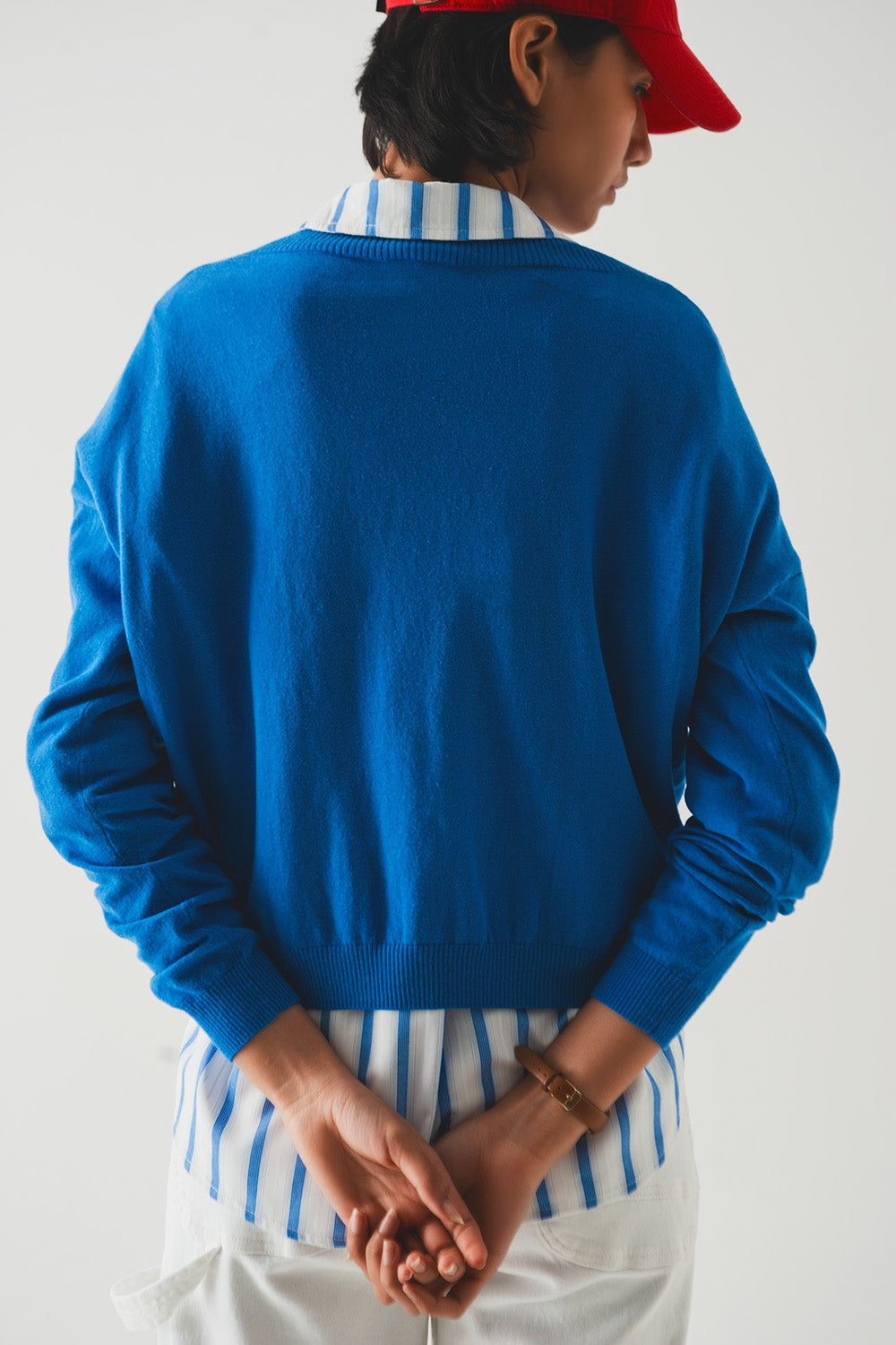 Camisola de malha fina azul com decote em bico