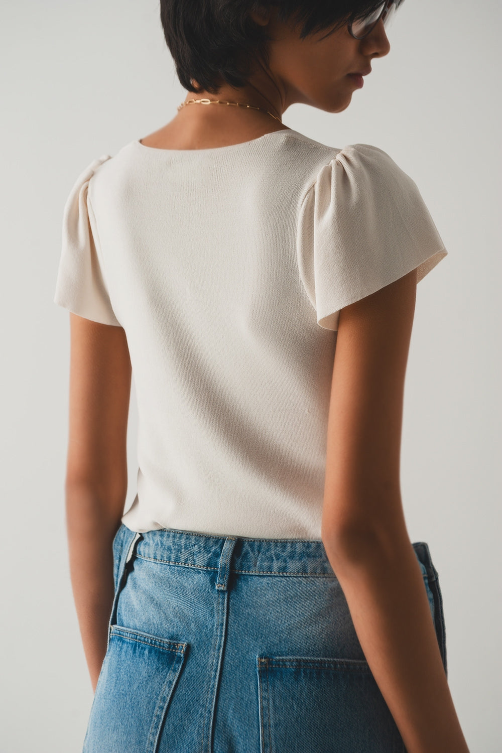 Camisola creme com decote quadrado e manga bufante
