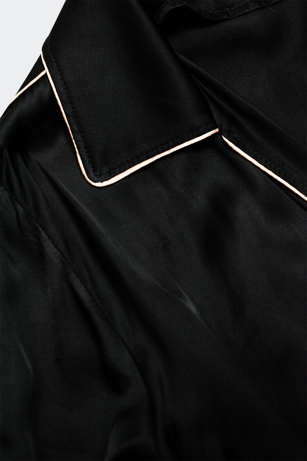 Vestido comprido em cetim preto