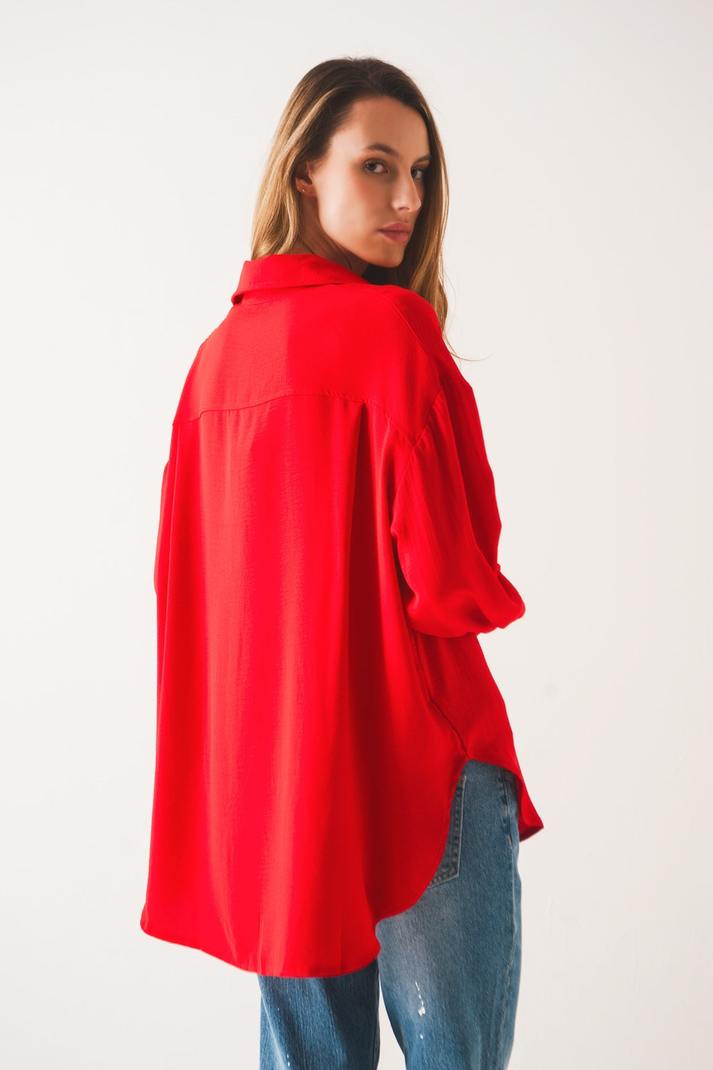 Camisa vermelha com detalhe de bolsillo