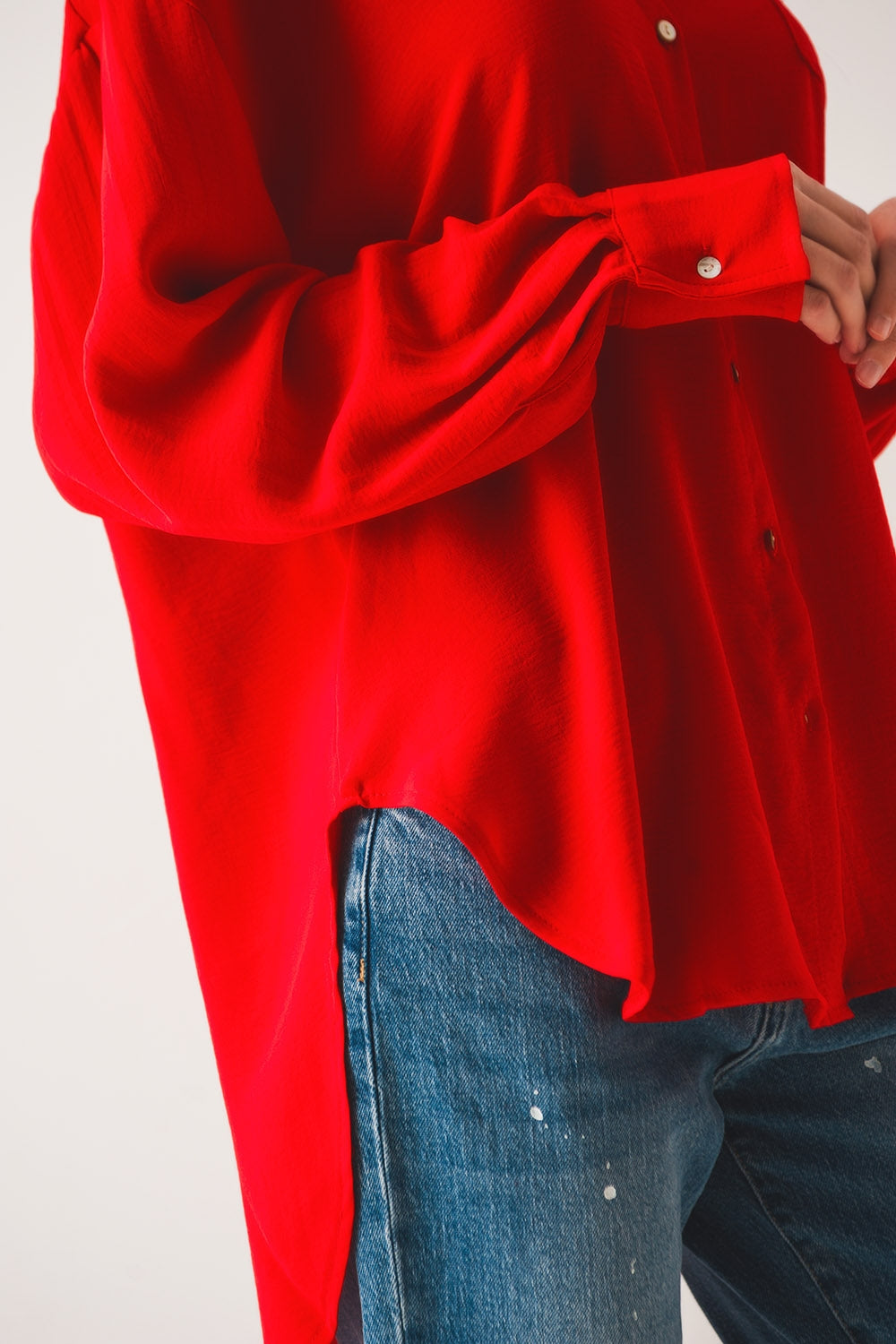 Camisa vermelha com detalhe de bolsillo