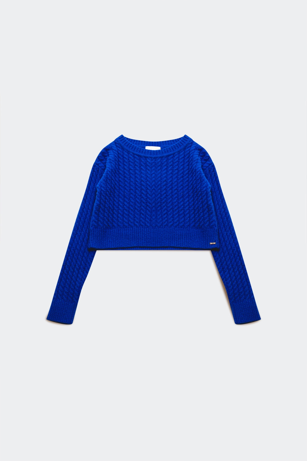 Camisola azul curta com desenho entrançado
