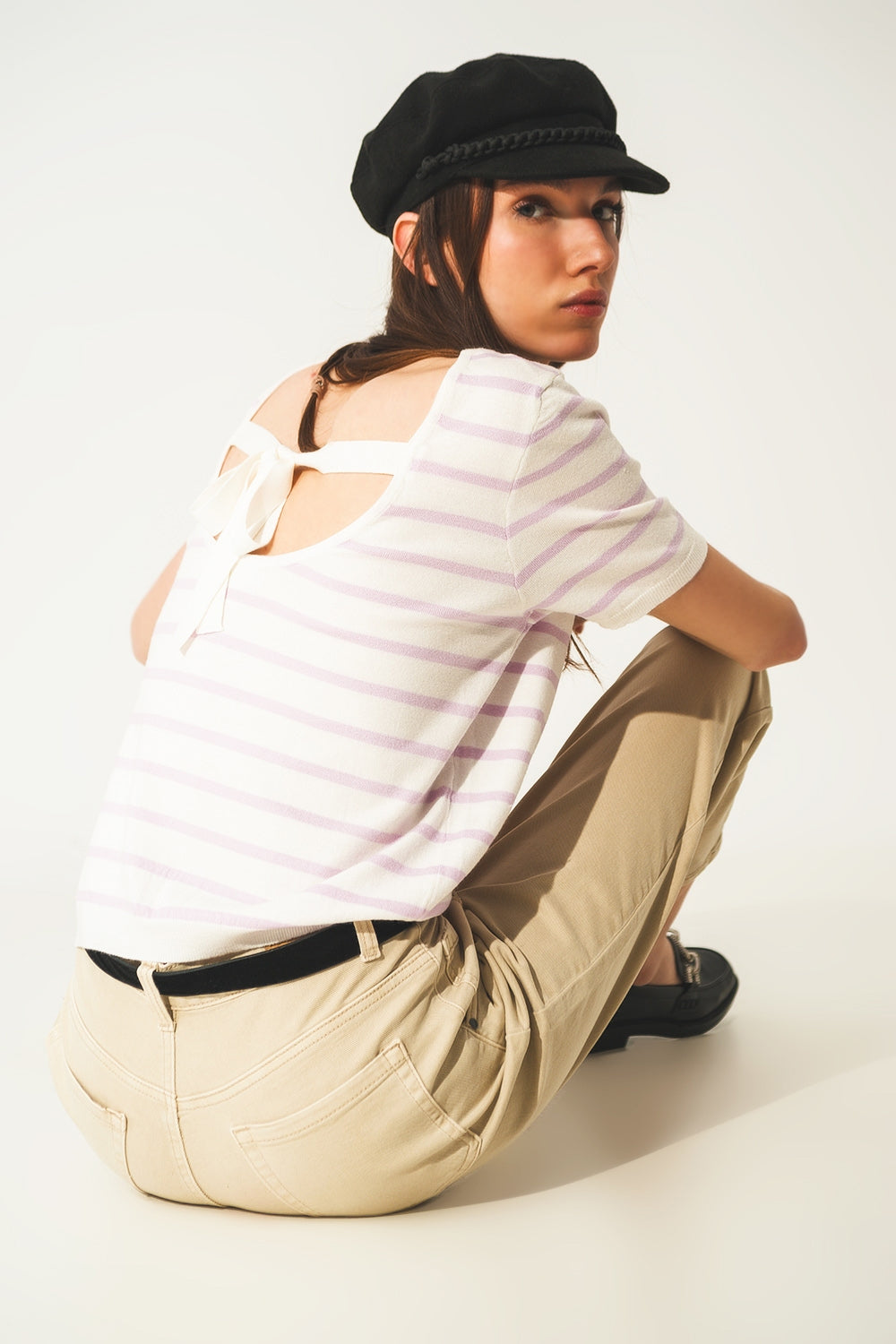 Camisola listrada com costas abertas e lacagem lilas