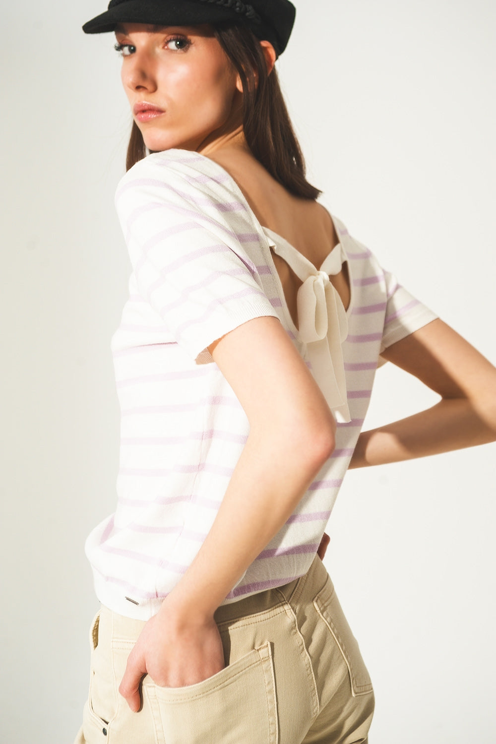 Camisola listrada com costas abertas e lacagem lilas