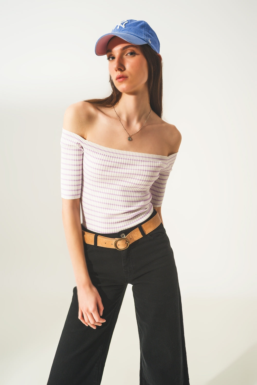 Top lilas listrado com decote Bardot
